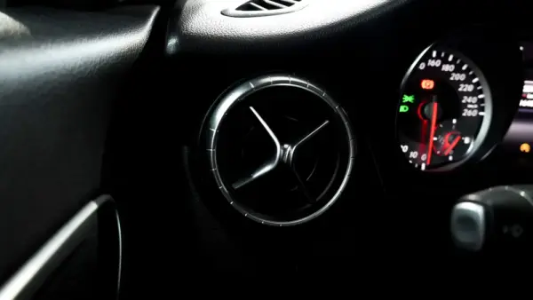 Mercedes-Benz CLA 220 12