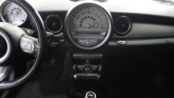 MINI 3 Portas One 1.6 27