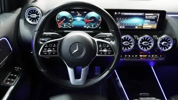 Mercedes-Benz GLA 200 23