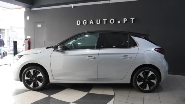 Opel Corsa-e 136CV Elegance 100% Elétrico 8