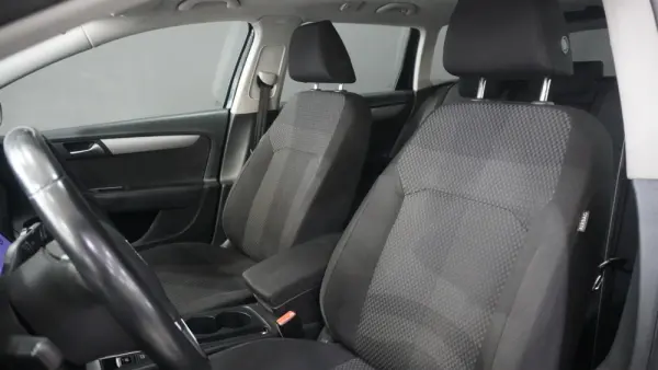 Volkswagen Passat 1.6 TDI Confortline 16