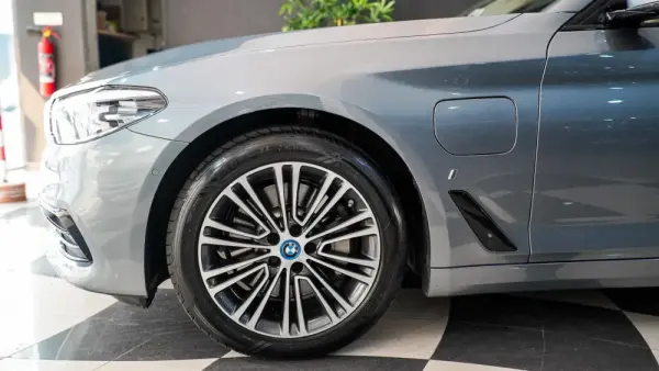 BMW 530 Pack M 6