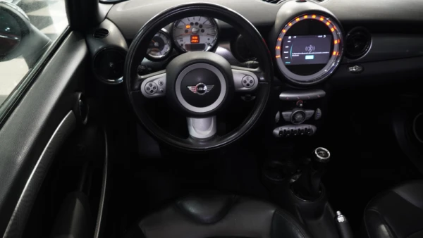 MINI 3 Portas Cooper Cabrio 1.6i 43