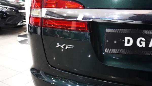 Jaguar XF 3.0 D V6 Luxury 13