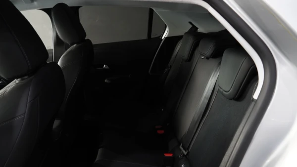 Opel Corsa-e 136CV Elegance 100% Elétrico 27