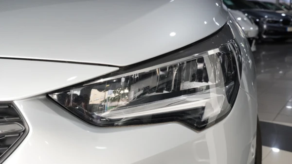 Opel Corsa-e 136CV Elegance 100% Elétrico 3