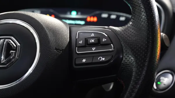 MG EHS 1.5 T-GDI Plug-in Hybrid Luxury 32