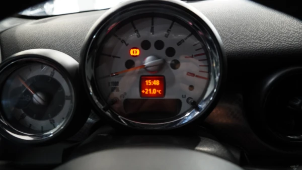 MINI 3 Portas Cooper Cabrio 1.6i 32