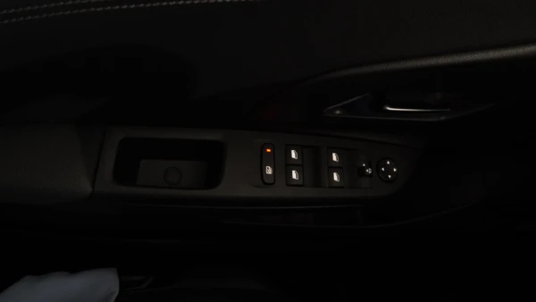 Opel Corsa-e 136CV Elegance 100% Elétrico 21