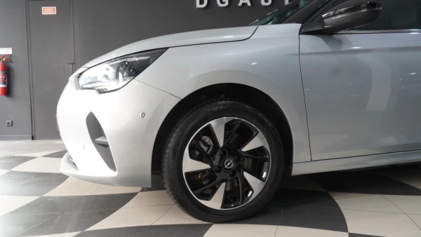 Opel Corsa-e 136CV Elegance 100% Elétrico 6