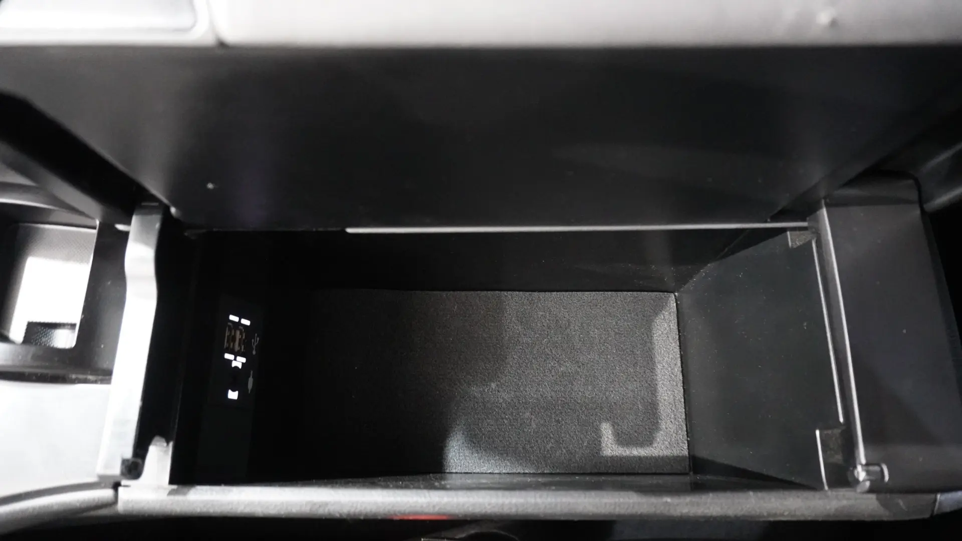 Lexus UX 250h Business 39