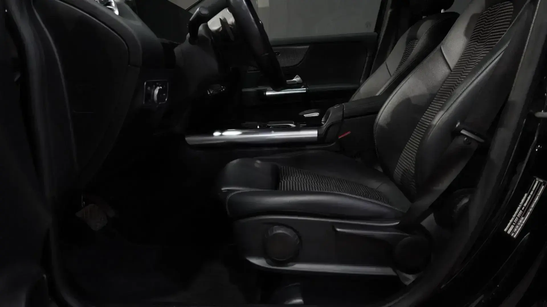 Mercedes-Benz GLA 200 d Progressive 12