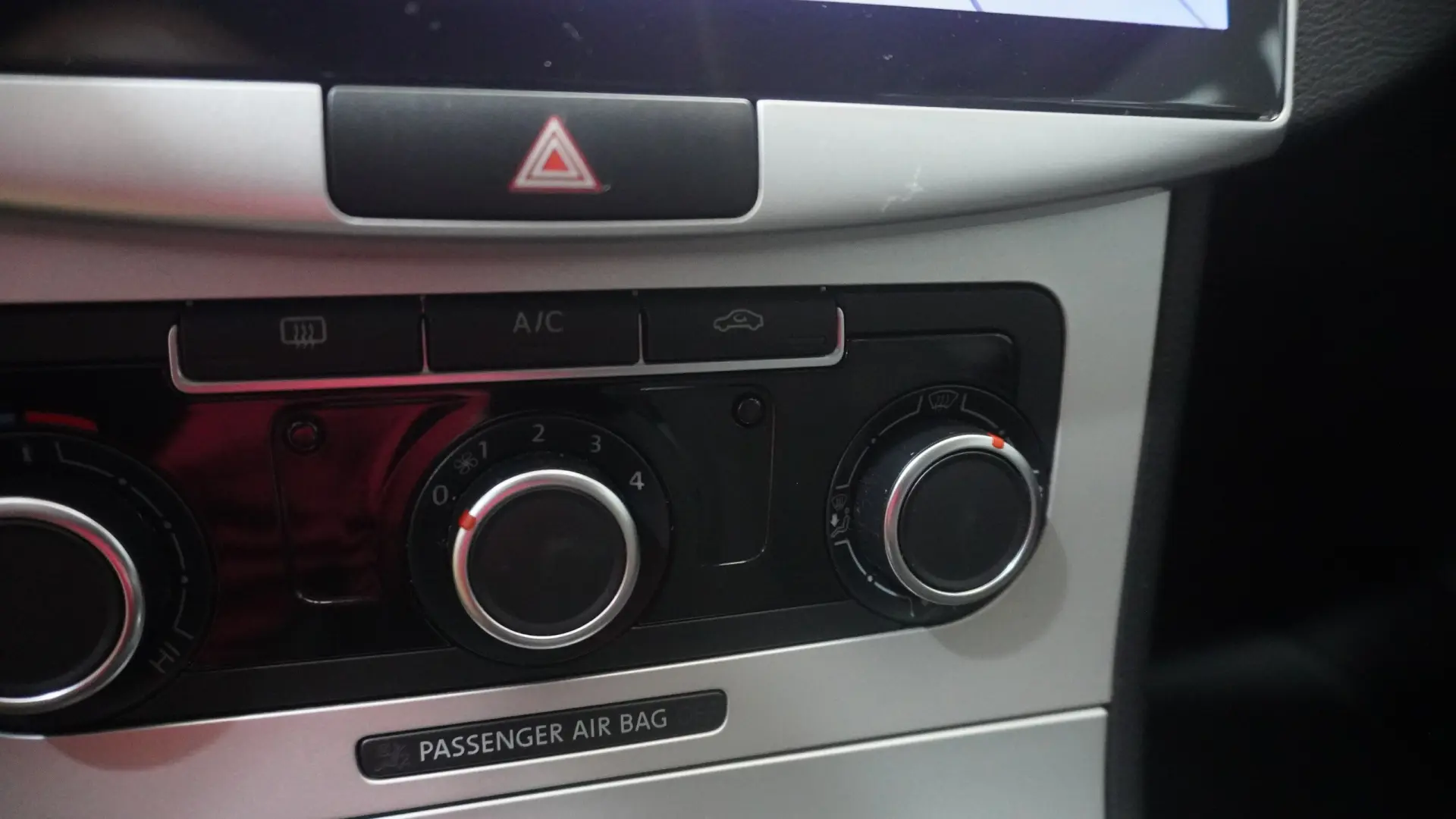 Volkswagen Passat 1.6 TDI Confortline 25