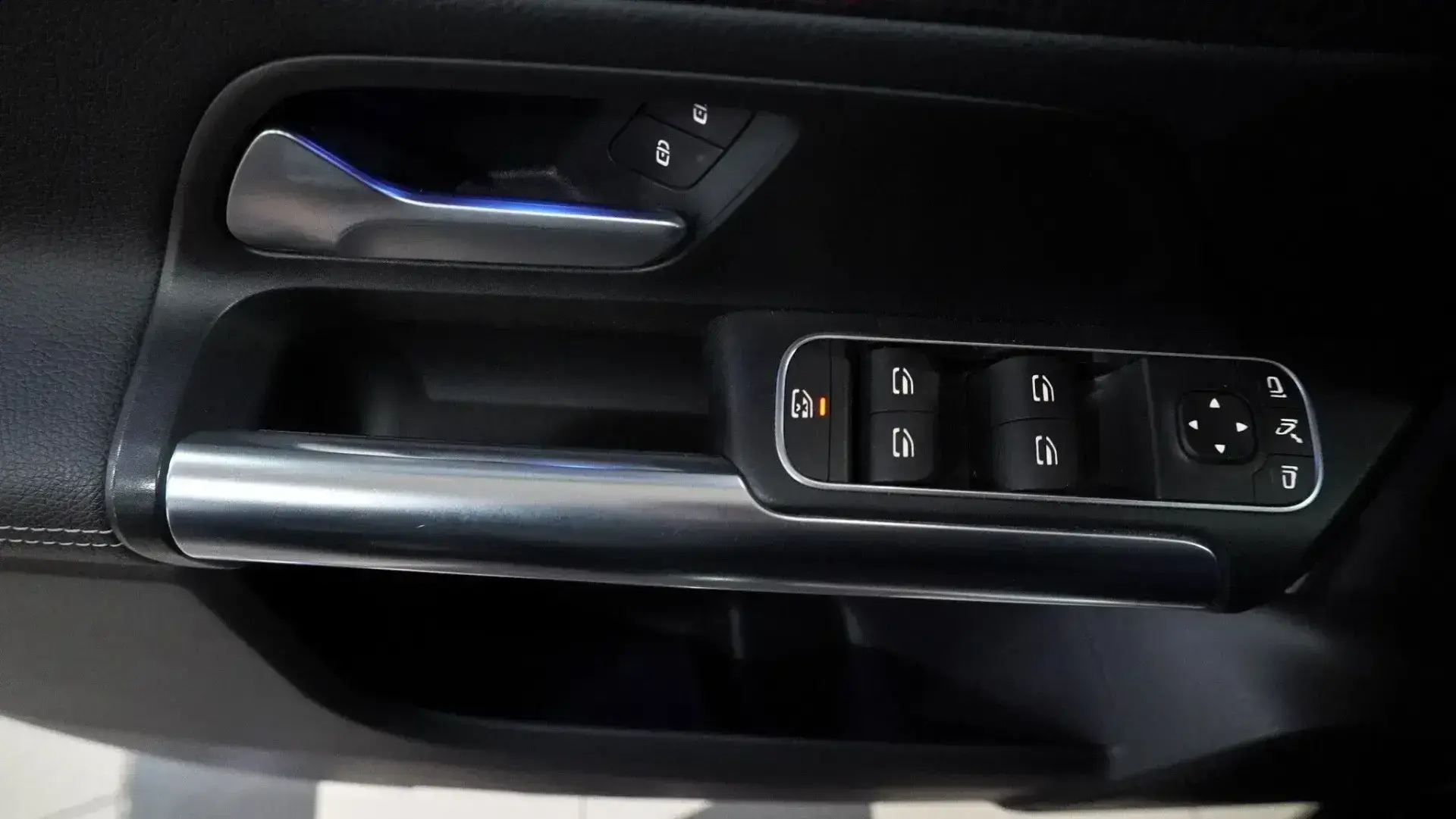 Mercedes-Benz GLA 200 d Progressive 14