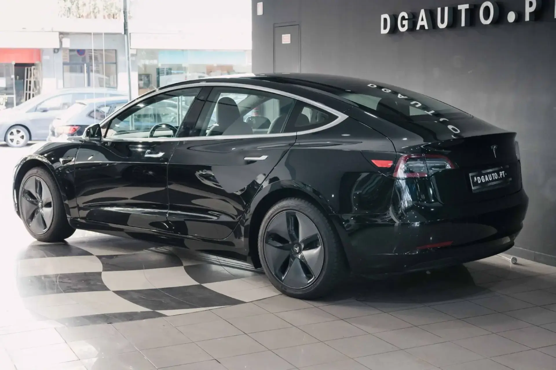 Tesla Model 3 25