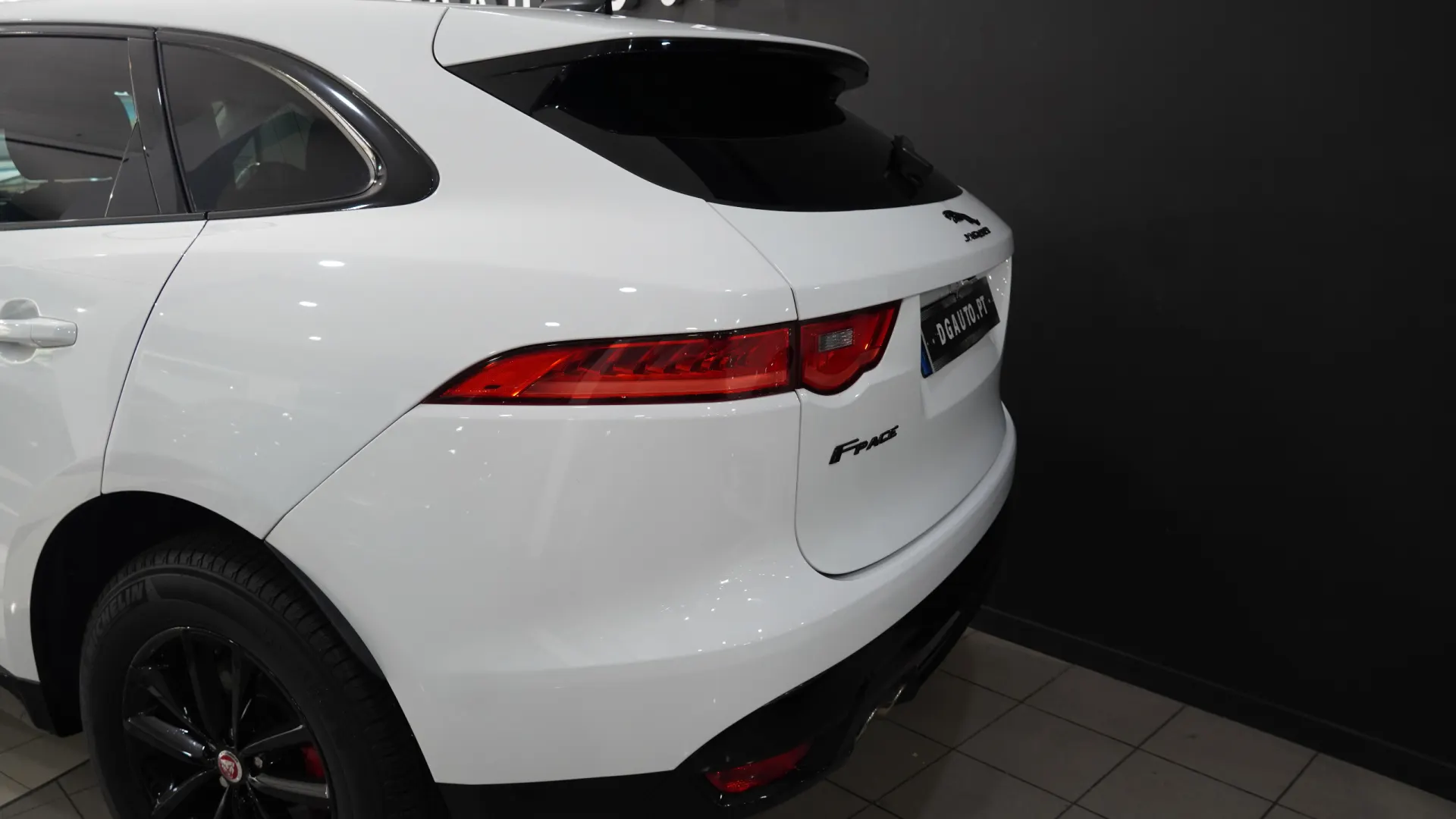 Jaguar F-Pace 2.0d Prestige - AWD 8