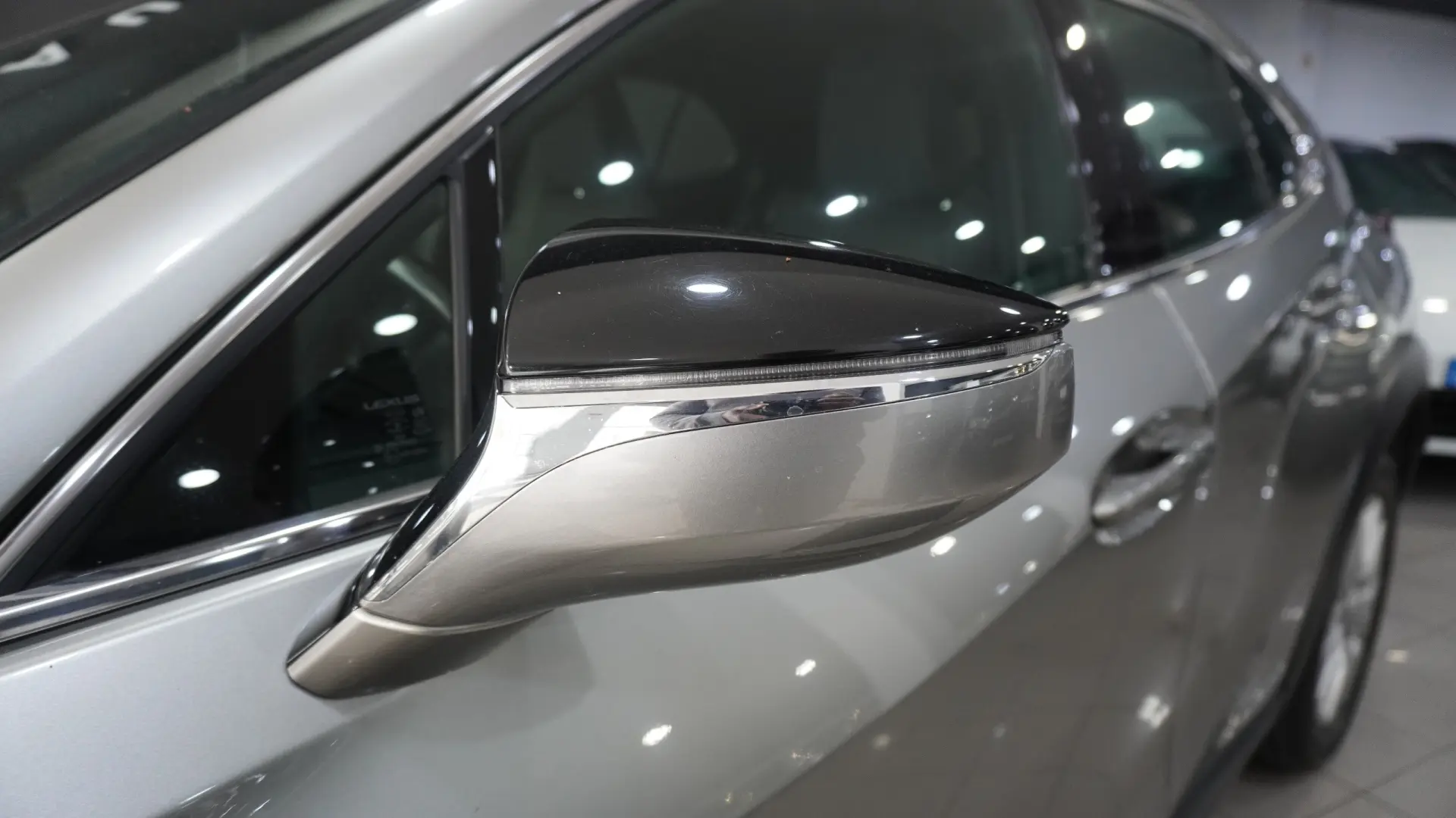 Lexus UX 250h Business 7