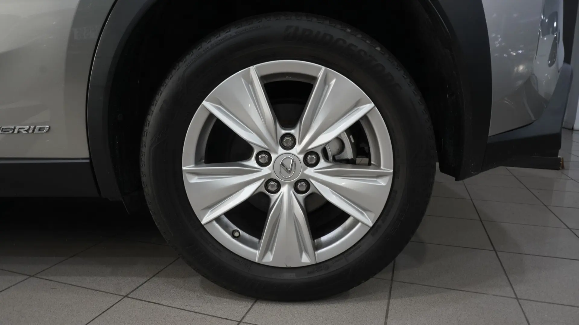 Lexus UX 250h Business 11