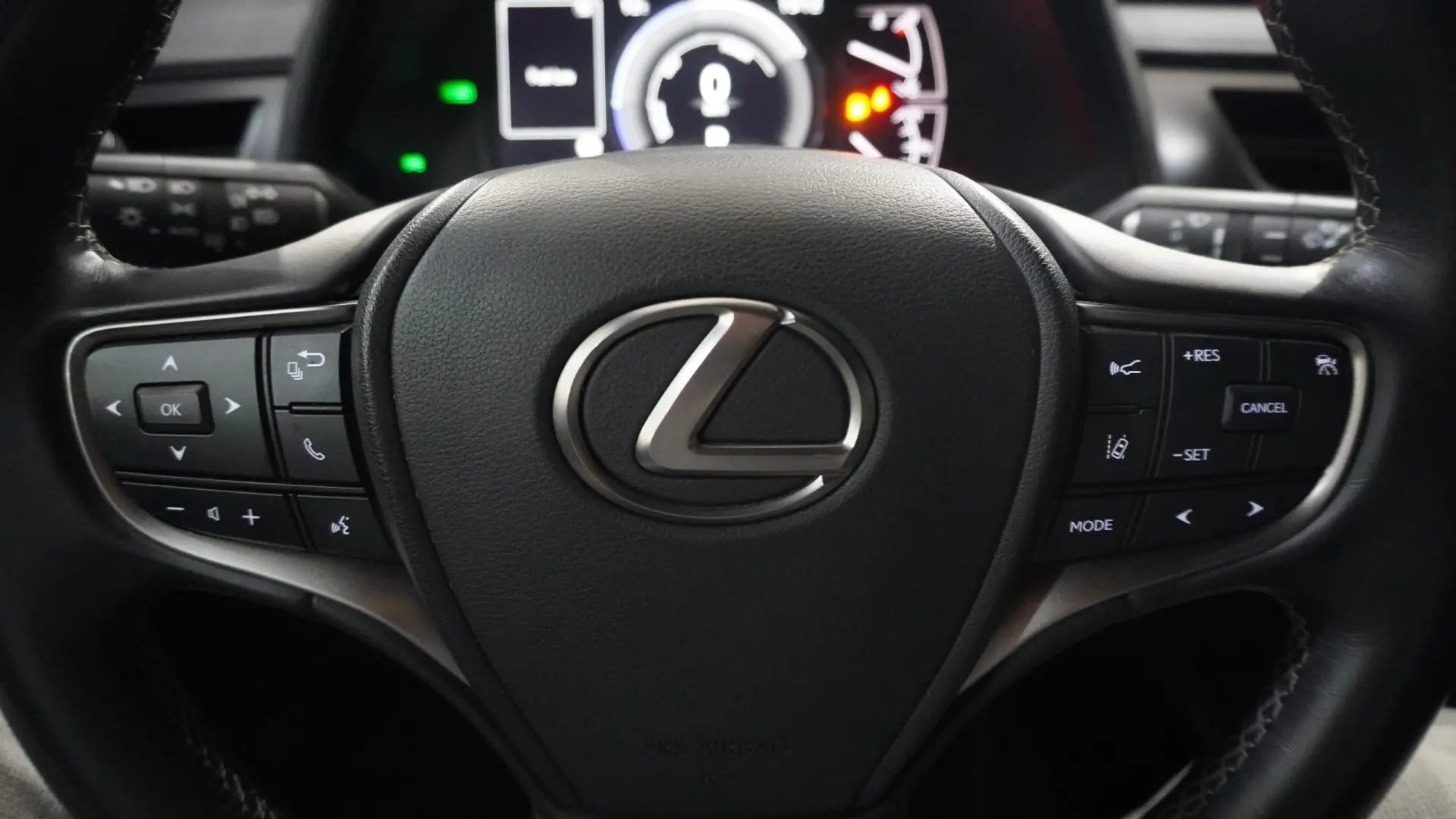Lexus UX 250h Business 28