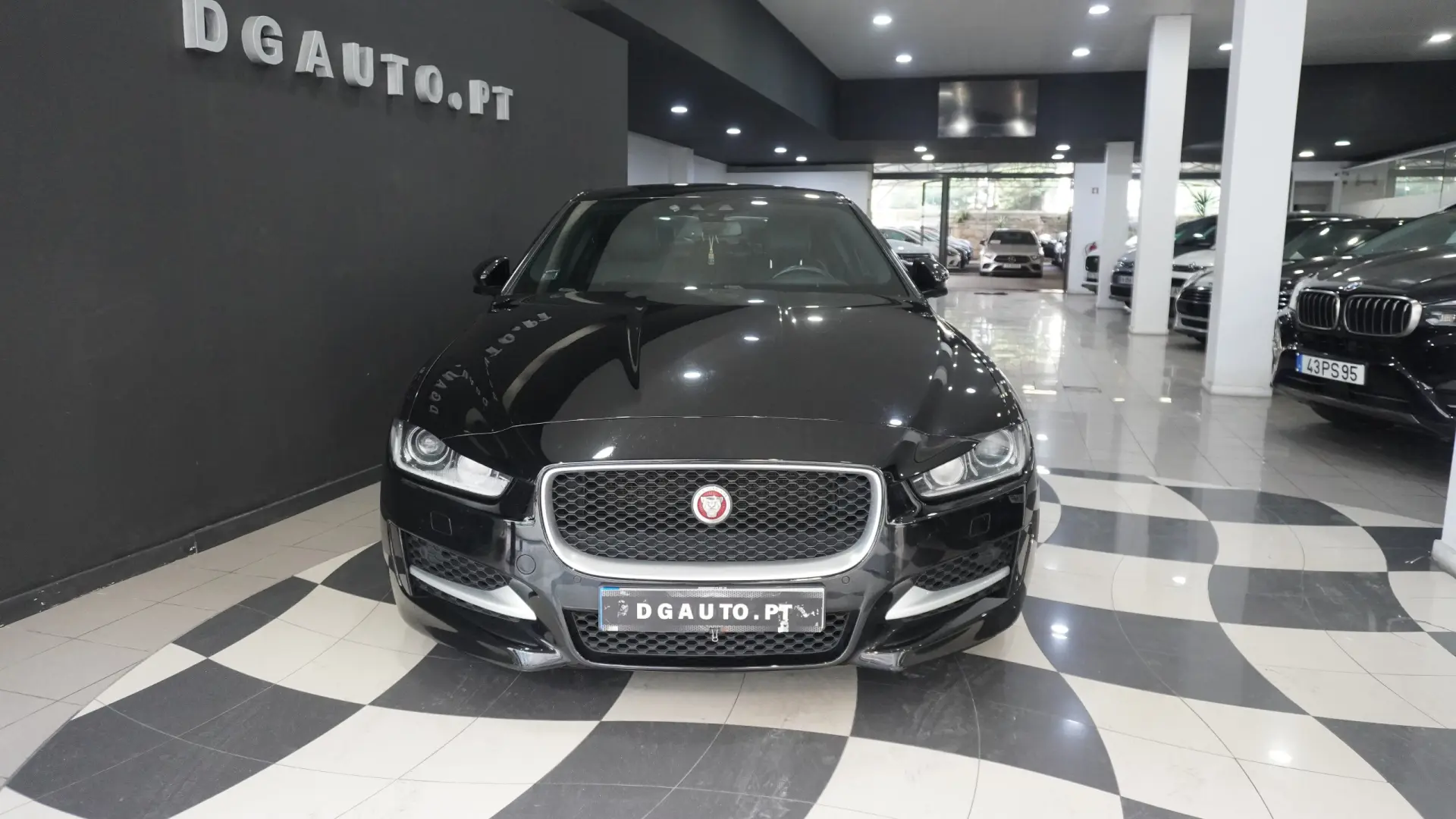 Jaguar XE 2.0 D Prestige 2