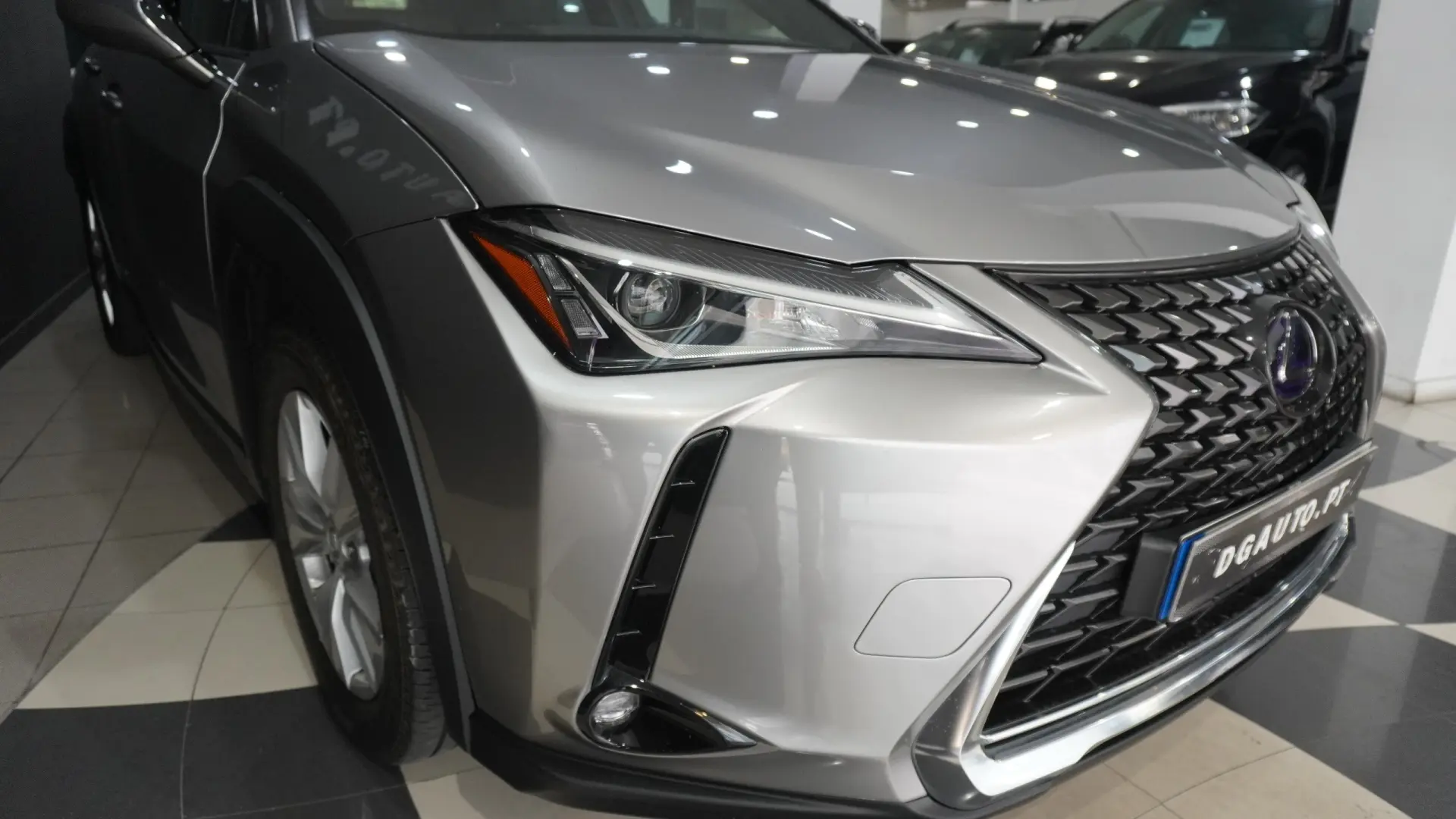 Lexus UX 250h Business 5