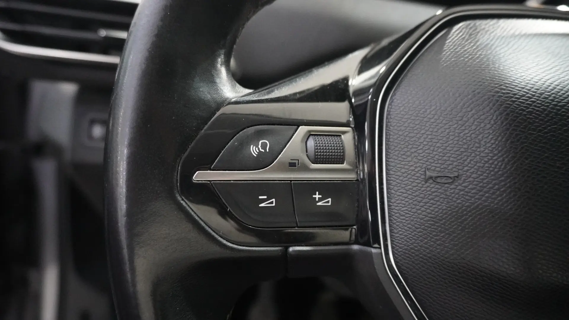 Peugeot 5008 1.2 PureTech Allure Pack 24