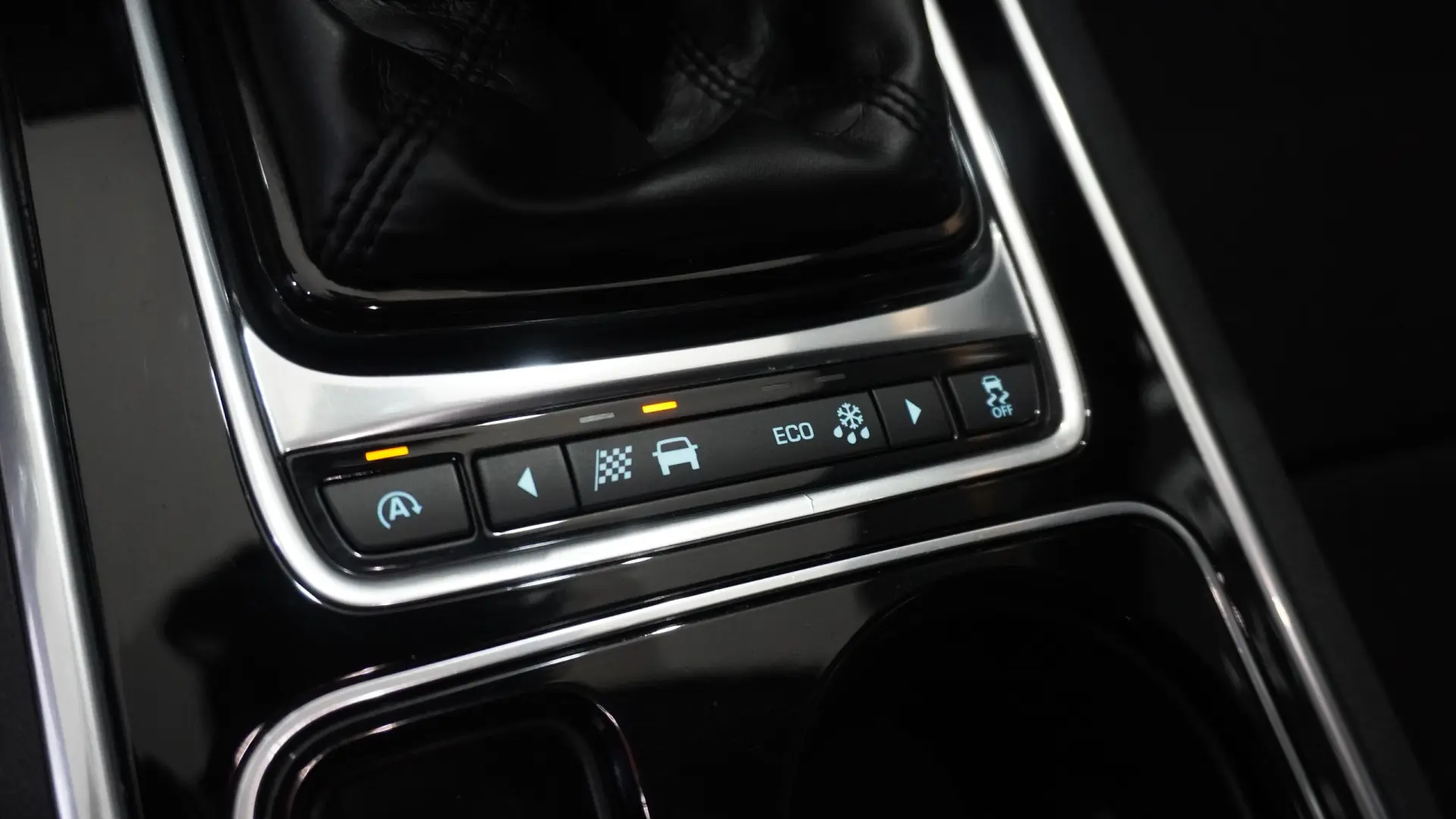 Jaguar XE 2.0 D Prestige 29