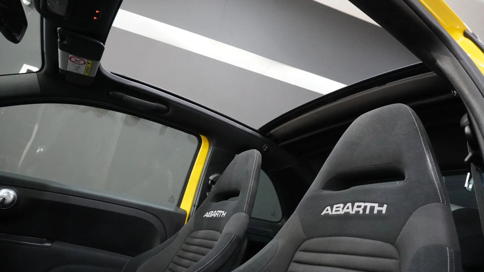 Abarth 595C 1.4 T-Jet Esseesse 18