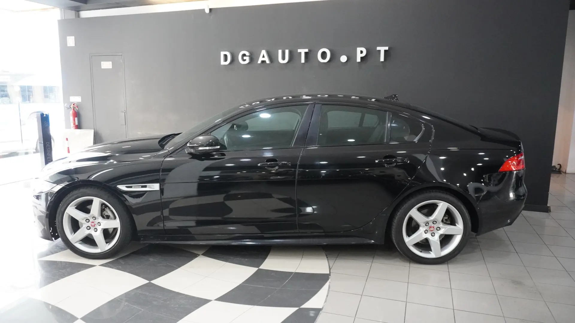 Jaguar XE 2.0 D Prestige 6