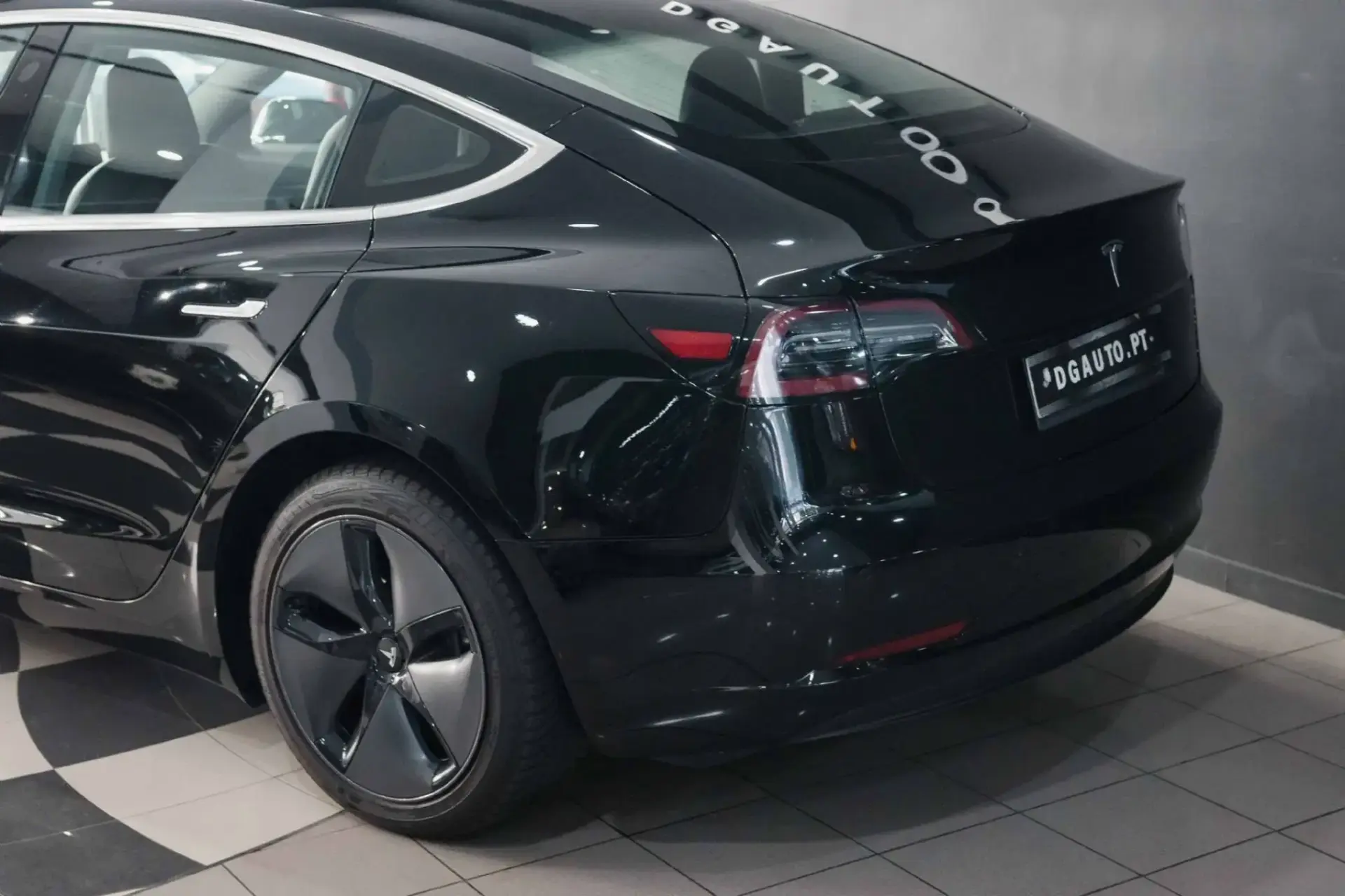 Tesla Model 3 26