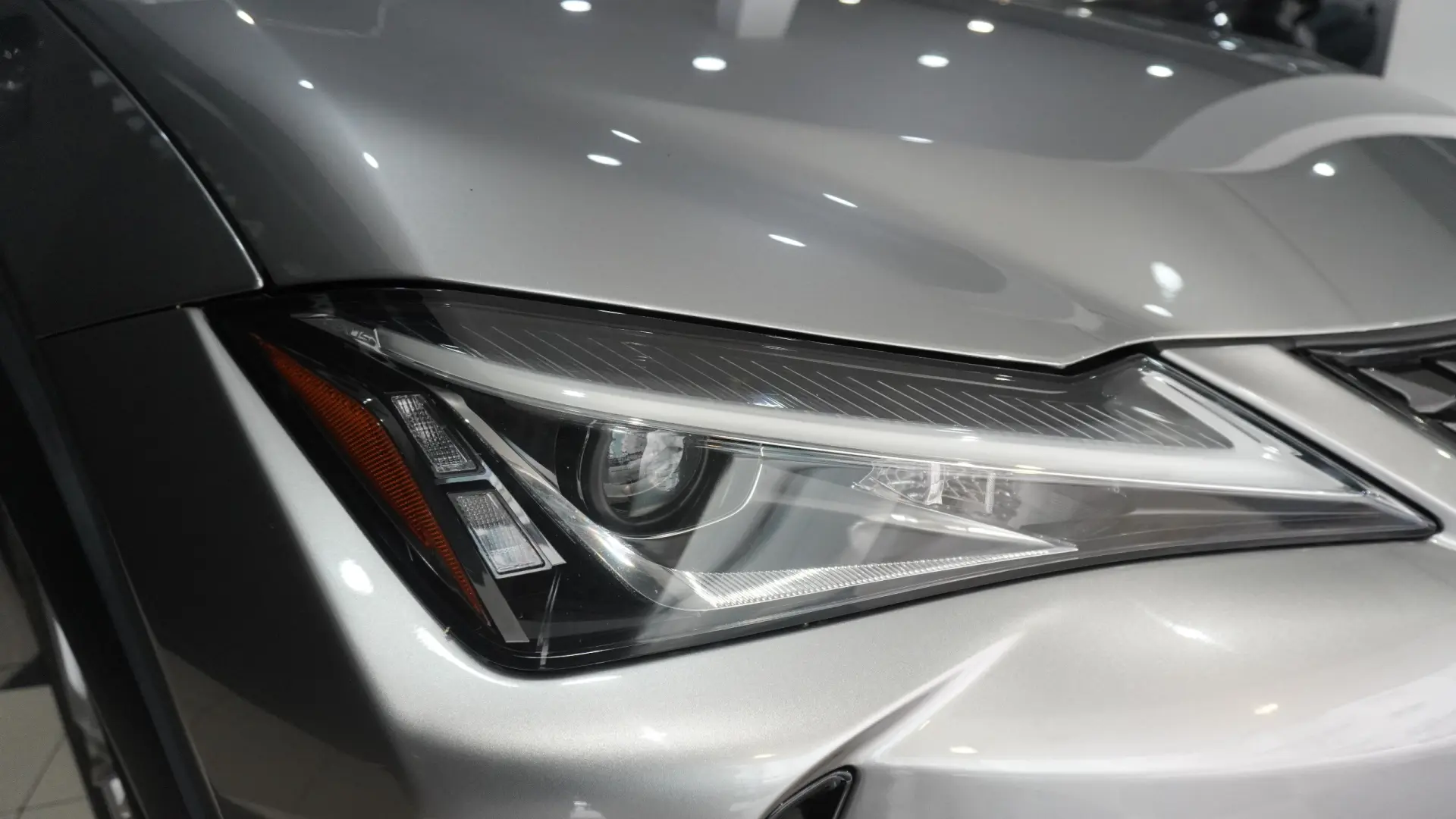 Lexus UX 250h Business 6