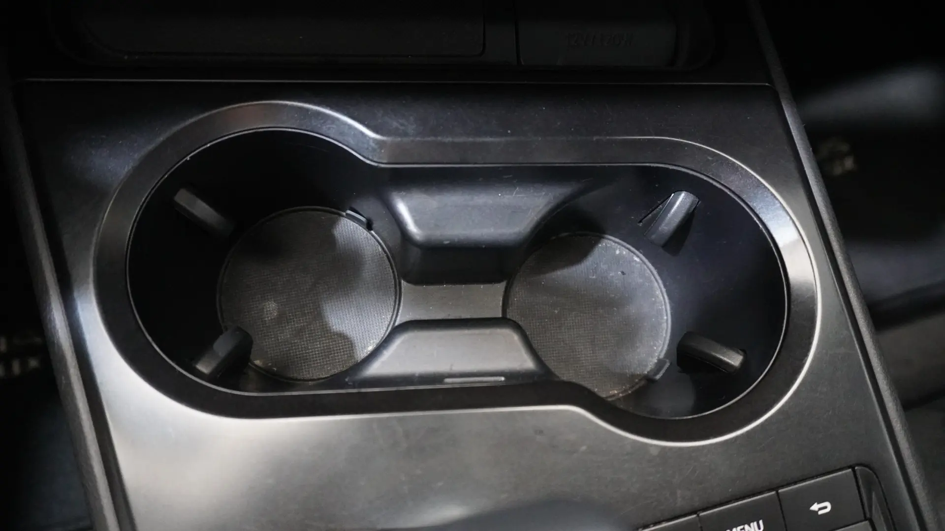 Lexus UX 250h Business 38