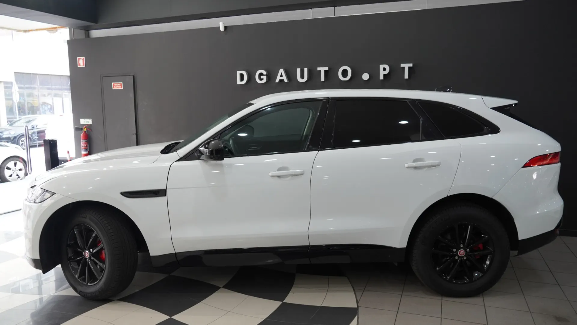 Jaguar F-Pace 2.0d Prestige - AWD 3