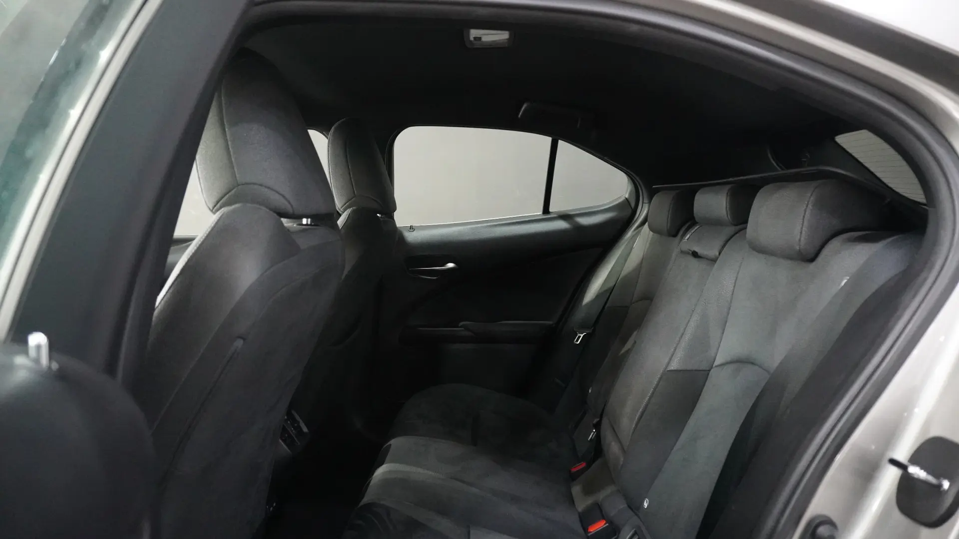 Lexus UX 250h Business 18