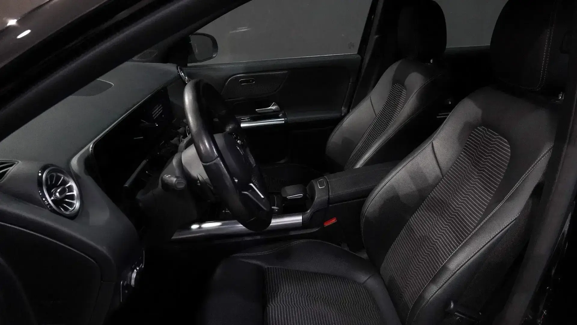 Mercedes-Benz GLA 200 d Progressive 13