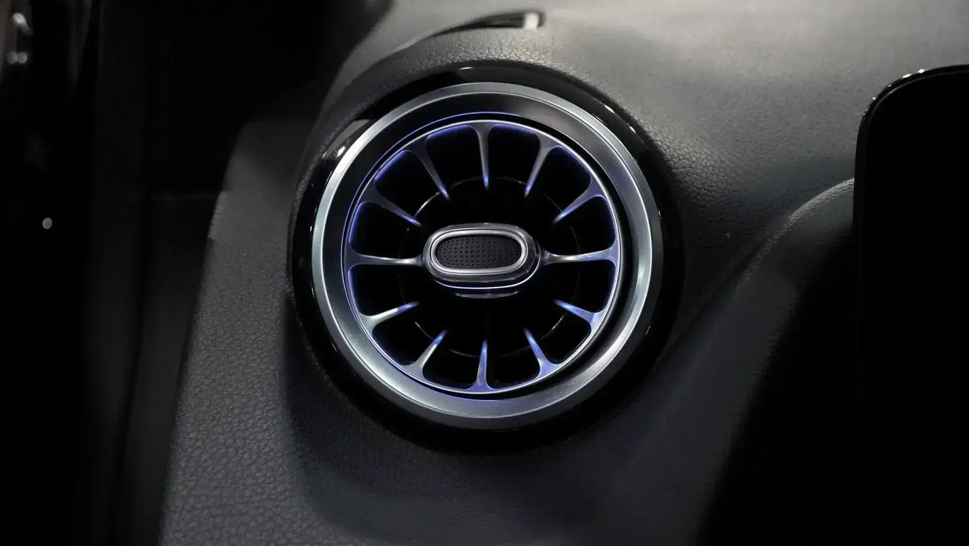 Mercedes-Benz GLA 200 d Progressive 16