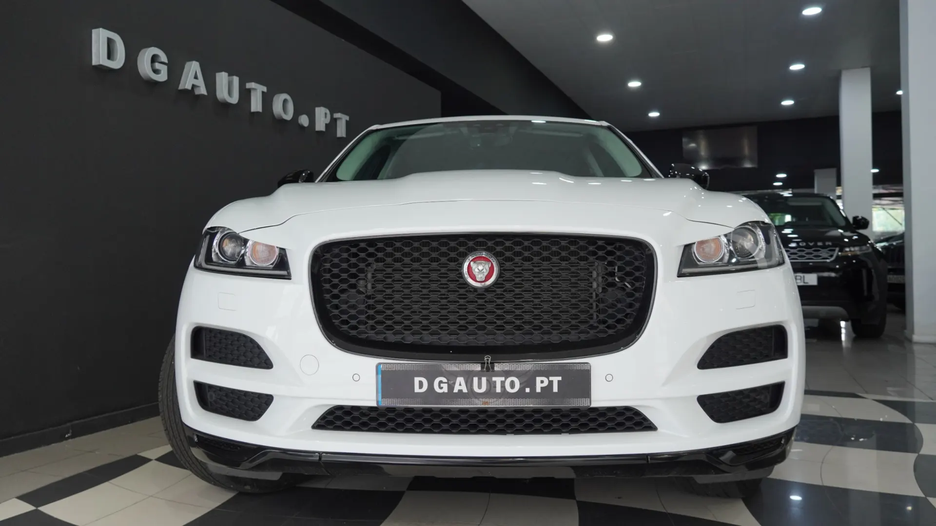 Jaguar F-Pace 2.0d Prestige - AWD 4