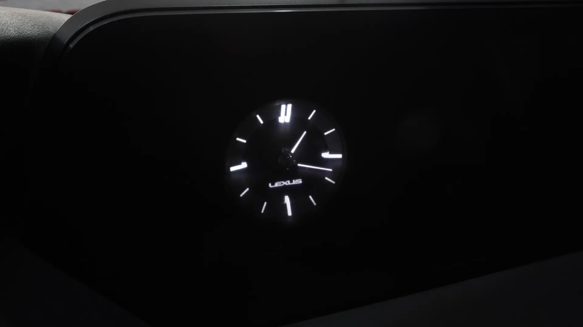 Lexus UX 250h Business 29