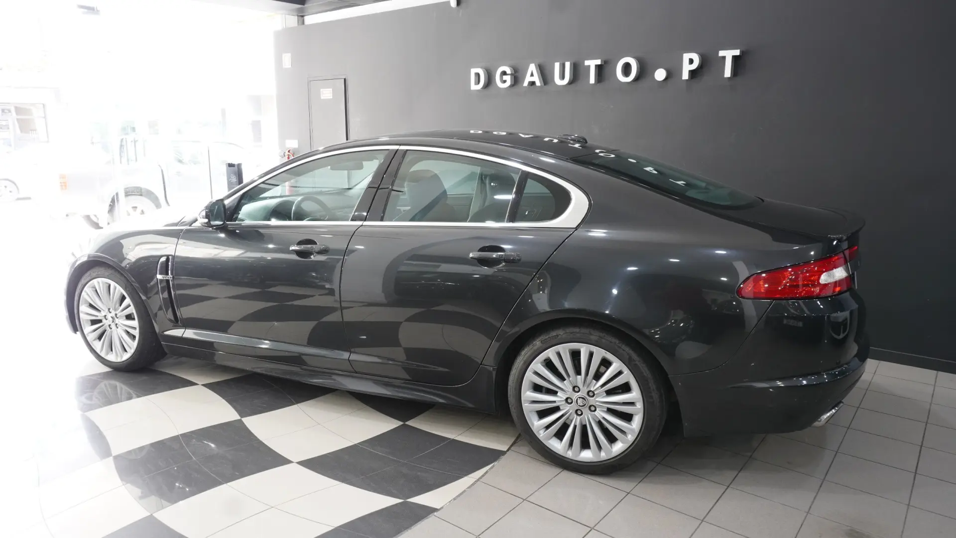 Jaguar XF 3.0 D V6 S Portfolio 6