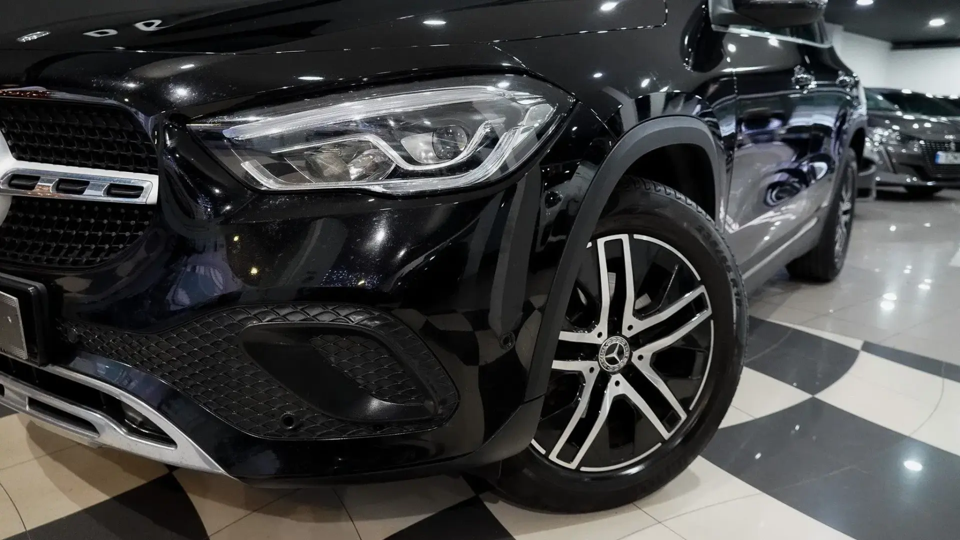 Mercedes-Benz GLA 200 6