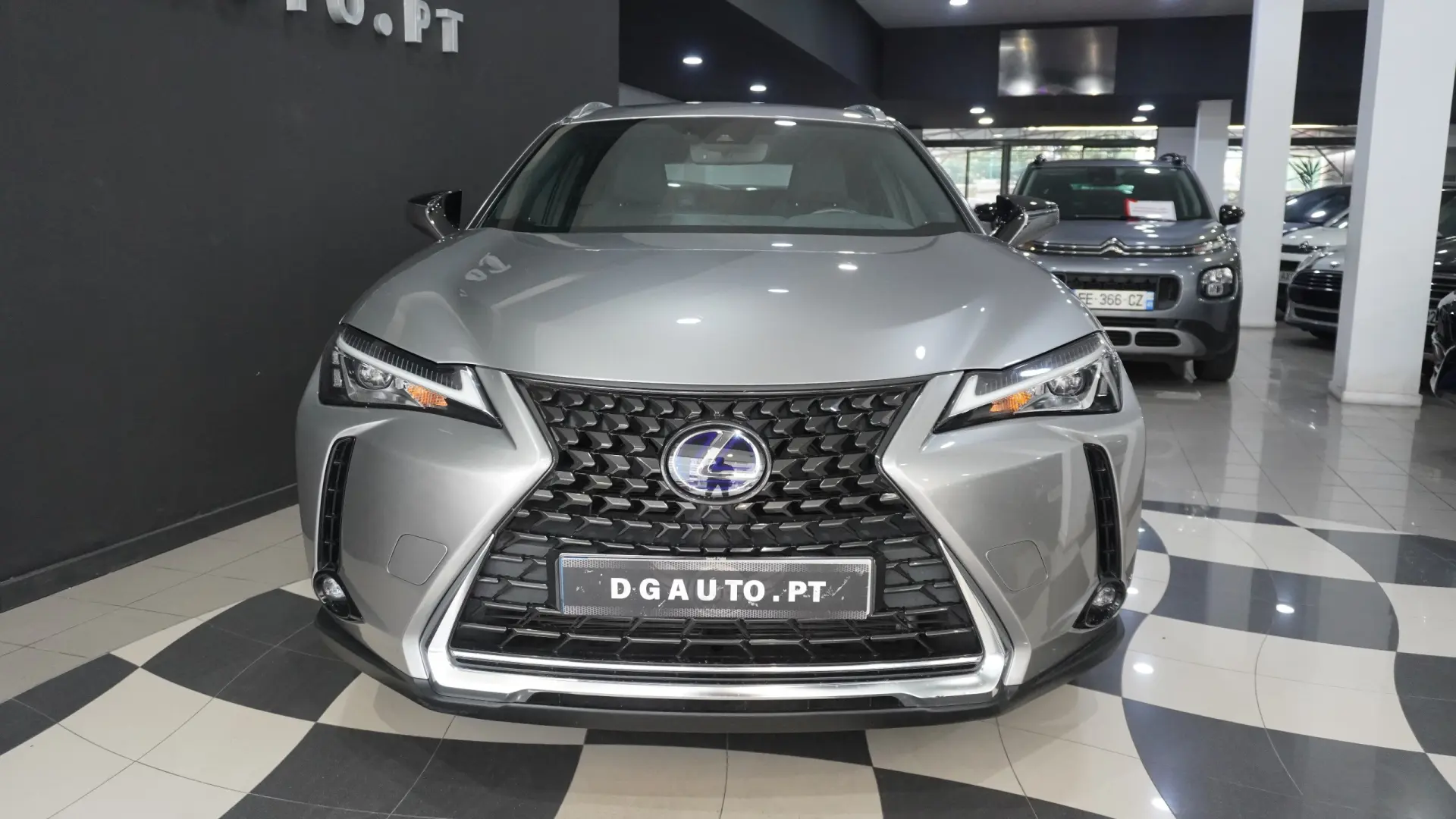 Lexus UX 250h Business 2