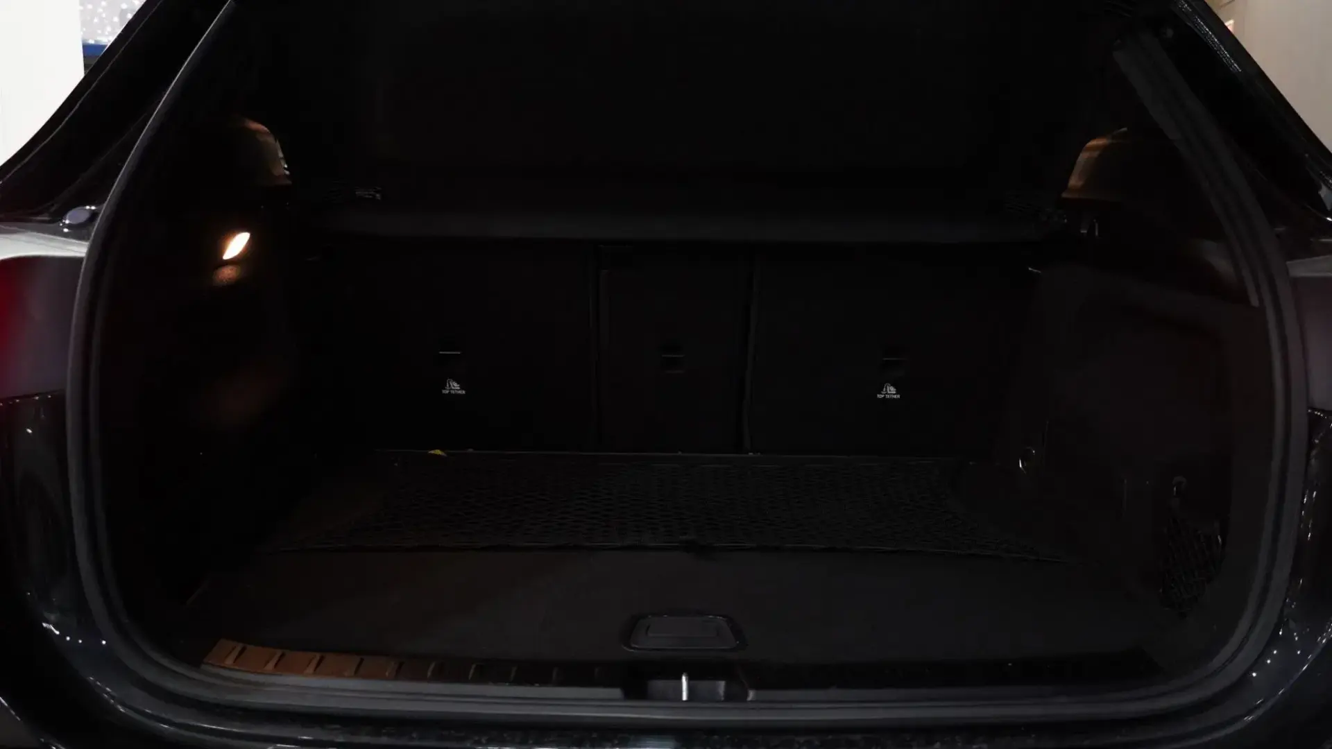 Mercedes-Benz GLA 200 52
