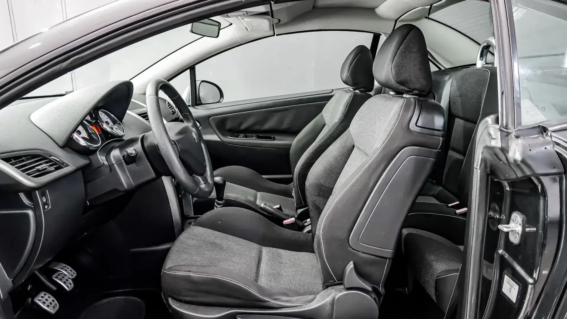 Peugeot 207 CC 12