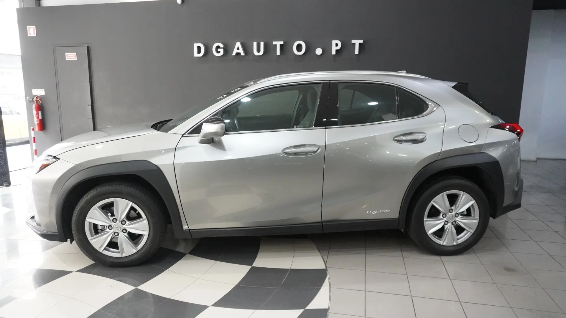 Lexus UX 250h Business 9