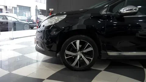 Peugeot 2008 1.2 PureTech Allure 8