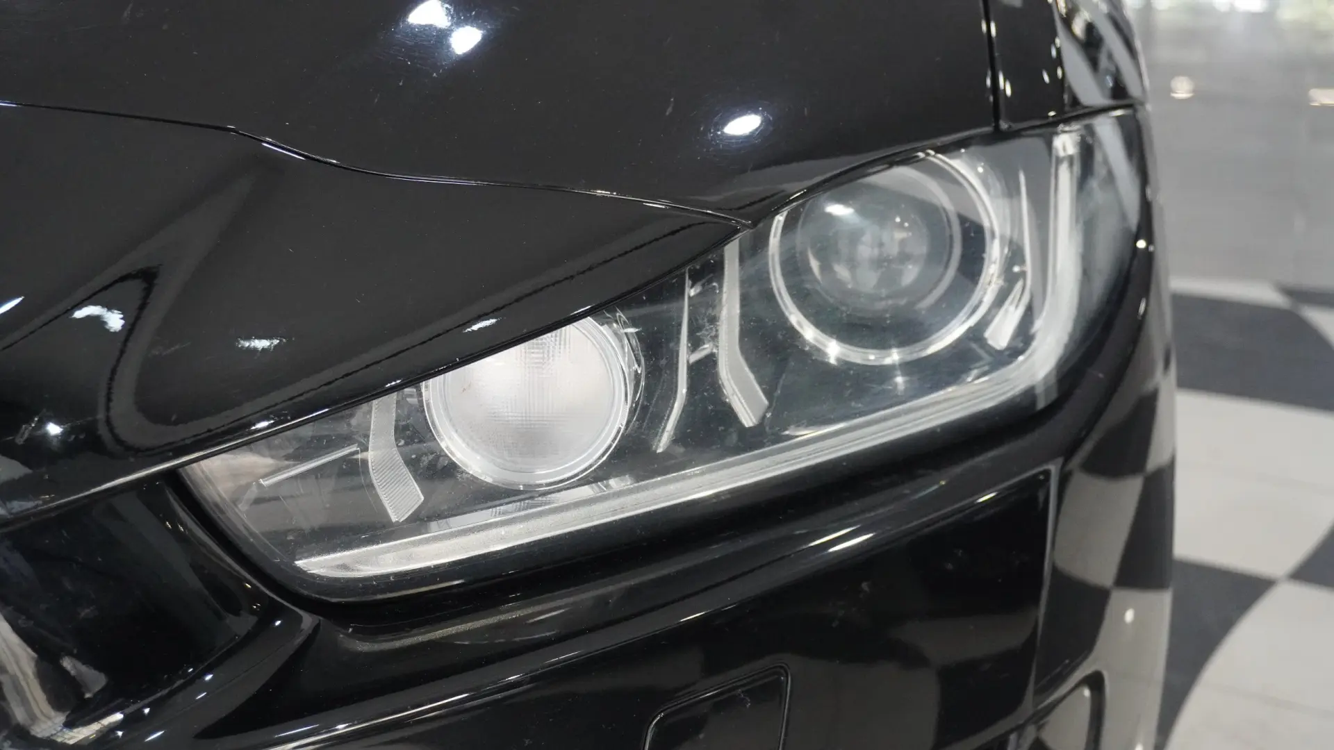 Jaguar XE 2.0 D Prestige 4