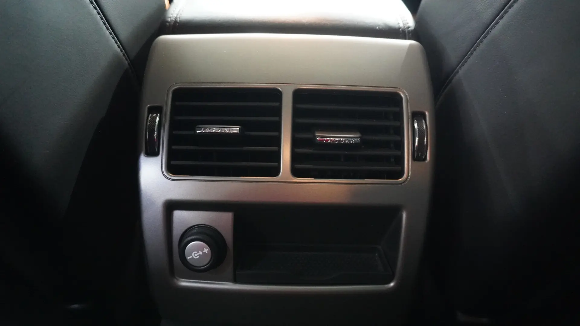 Jaguar XF 3.0 D V6 S Portfolio 45