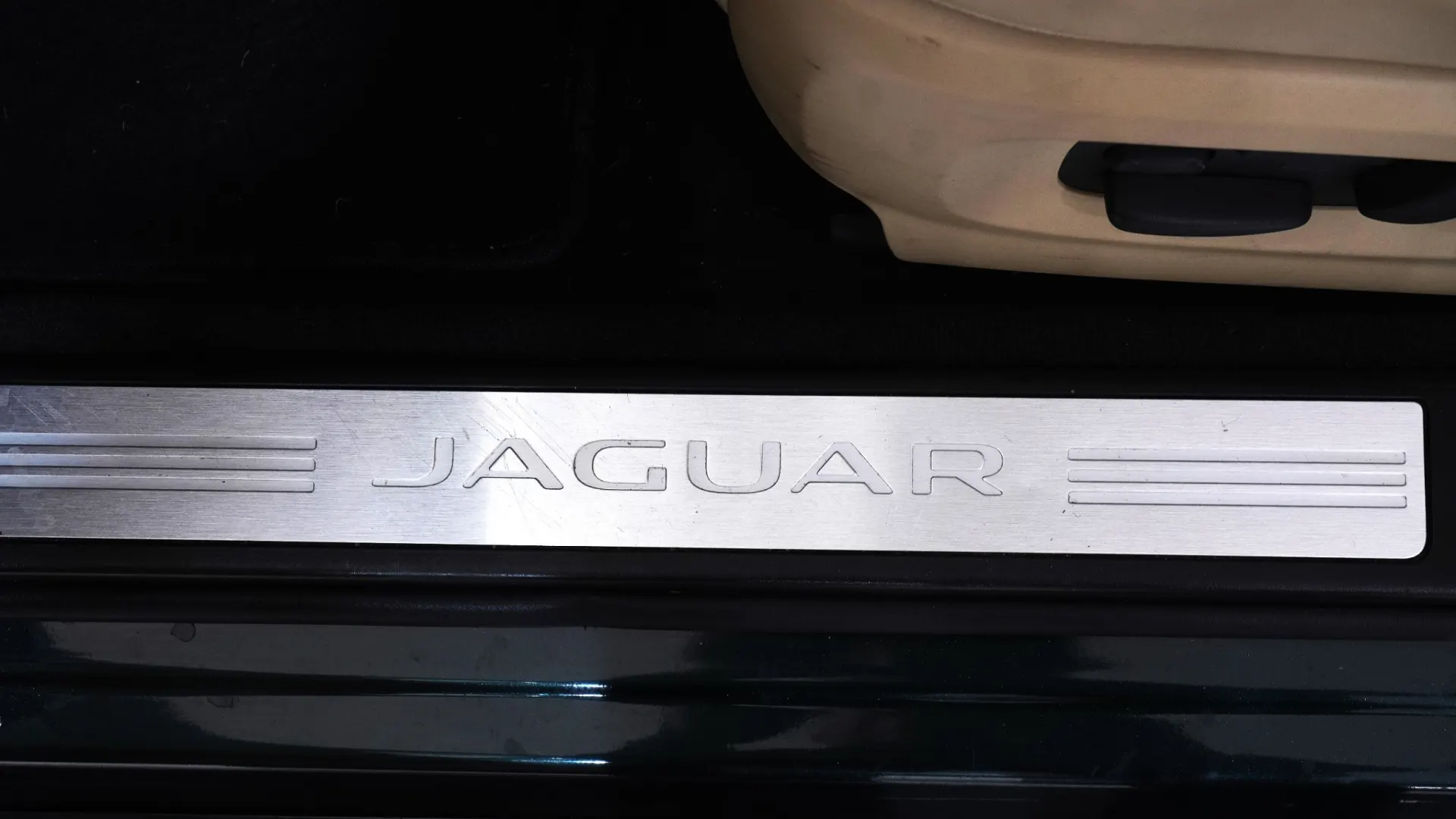 Jaguar XF 3.0 D V6 Luxury 17