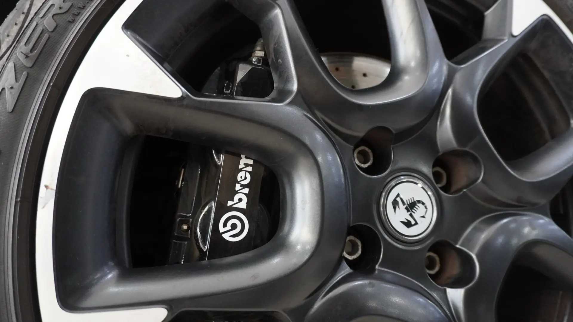 Abarth 595C 1.4 T-Jet Esseesse 9