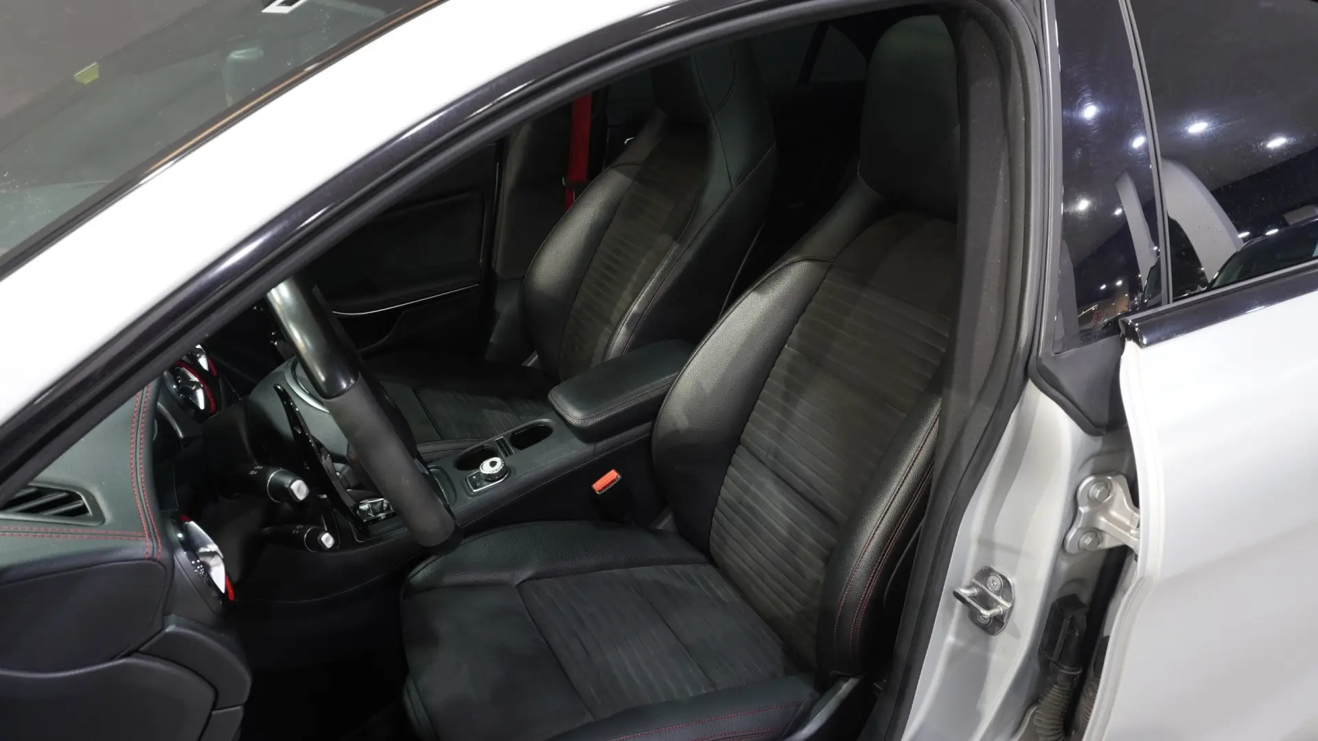 Mercedes-Benz CLA 45 AMG 4Matic Speedshift 7G-DCT 22